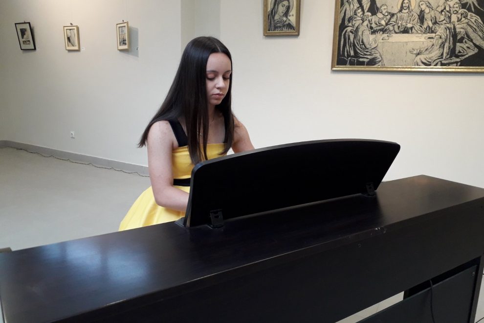 IMG-5b9ef418a285d130f7975e67ca685df6-V