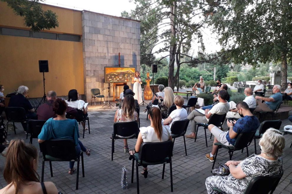 IMG-9eeea2e1c9219332546cf3a92a786e9f-V