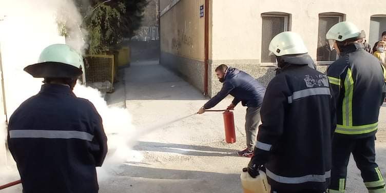 obuki-evakuacija-i-gasnenje-pozar-osnovni-ucilista-2021 (1)